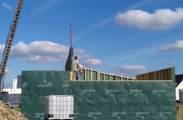 Montage des murs ossature bois avec grue