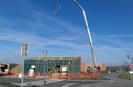 Montage de la charpente bois avec grue