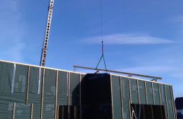 Montage de la charpente bois avec grue