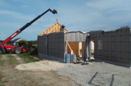 Montage des murs ossature bois avec la grue